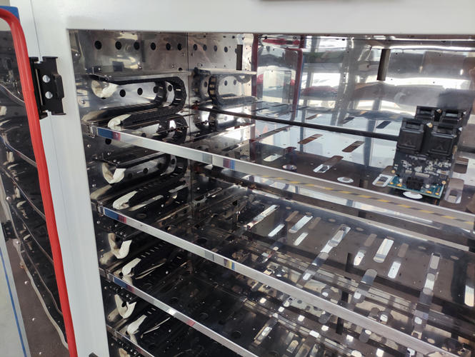 編輯 | 環(huán)儀儀器  一、產(chǎn)品簡(jiǎn)介： 常溫BIT測(cè)試?yán)匣袷怯糜诠虘B(tài)硬盤(pán)（SSD）常溫讀寫(xiě)測(cè)試（BurnInTest，BIT）的試驗(yàn)設(shè)備，老化柜可以提供固態(tài)硬盤(pán)運(yùn)行所需要的穩(wěn)定溫度，為BIT測(cè)試提供保障。   二、滿足標(biāo)準(zhǔn)： YD/T 3824-2021 面向互聯(lián)網(wǎng)應(yīng)用的固態(tài)硬盤(pán)測(cè)試規(guī)范 JEDEC 218   三、技術(shù)參數(shù)：    四、產(chǎn)品特點(diǎn)： 1、根據(jù)不同的要求提供測(cè)試電腦配置。  2、機(jī)柜(圖3)